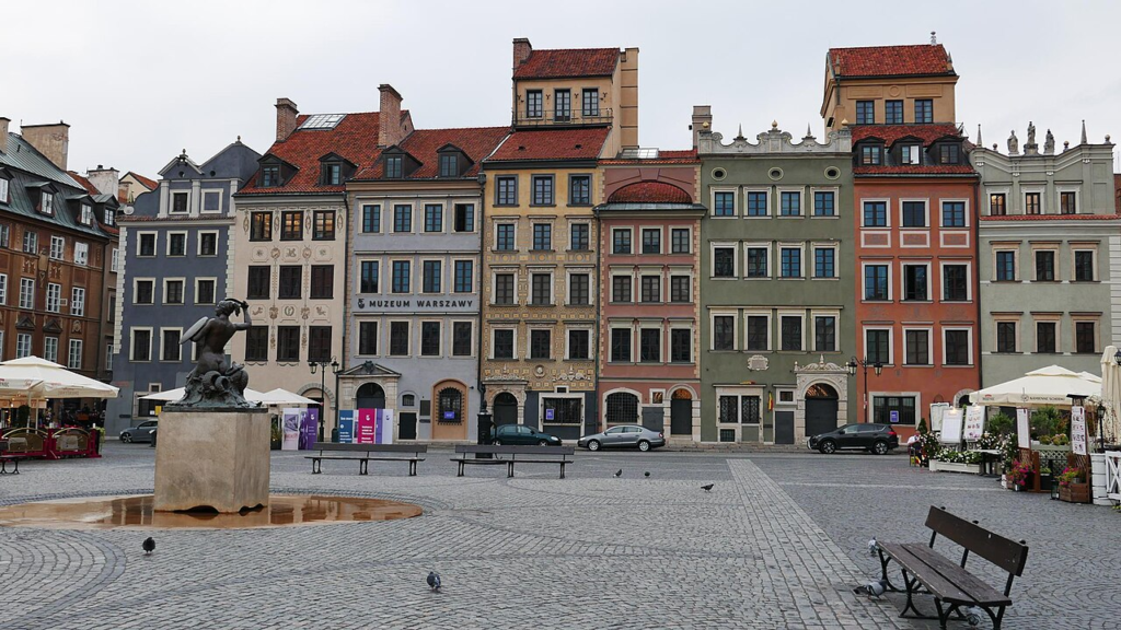 Save It or Demolish It? Who Decides Which Buildings Deserve a Future? 5 Reconstructed historic townhouses surrounding Warsaw's Old Town Market Square