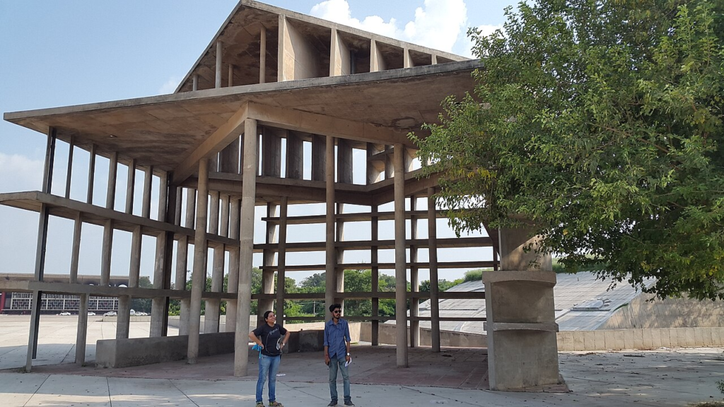Can Chandigarh Turn 75 Without Losing the Sun, Space and Greenery It Was Built For? 1 The Tower of Shadows at Chandigarh’s Capitol Complex, showing the relationship between concrete screens and shaded space