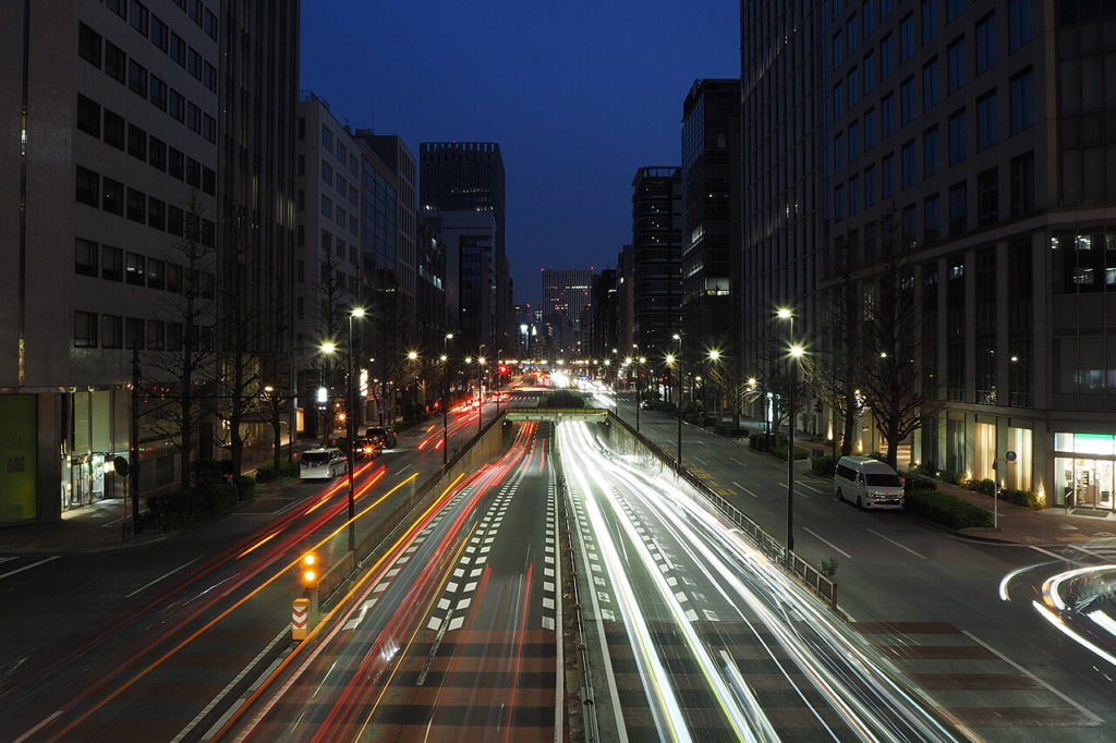 Night-time movement through Nihonbashi's dense central-city street network