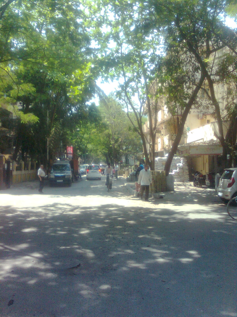 Mumbai Plans Wider Footpaths Across 30 Roads in Its Latest Pedestrian Upgrade 1 A neighbourhood street in Garodia Nagar, Ghatkopar East, illustrating the street environment within one of the eastern suburban areas covered by the pedestrian initiative